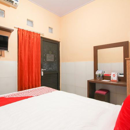 Oyo 1594 Al Firdausi Residence Баньюванги Экстерьер фото