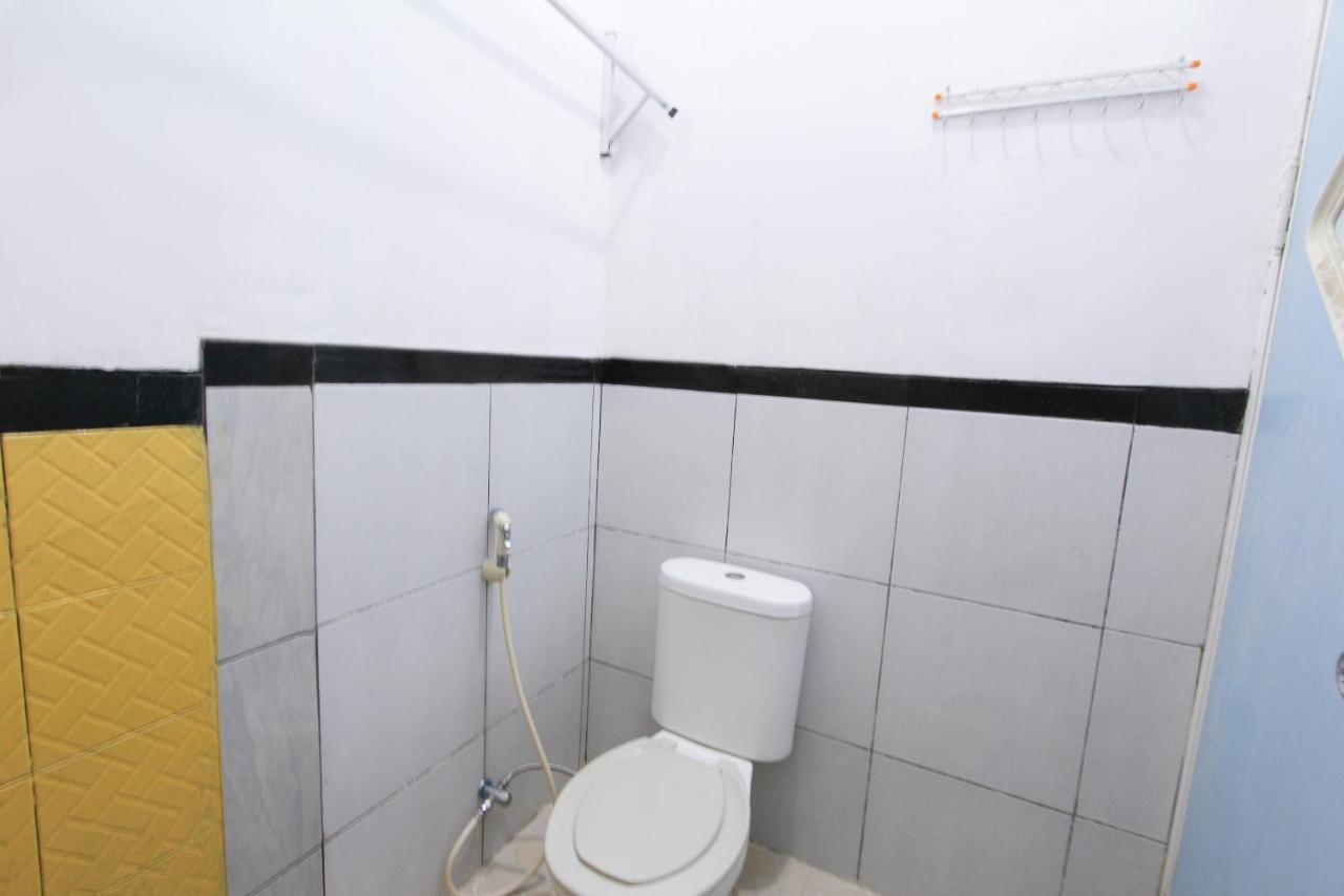 Oyo 1594 Al Firdausi Residence Баньюванги Экстерьер фото
