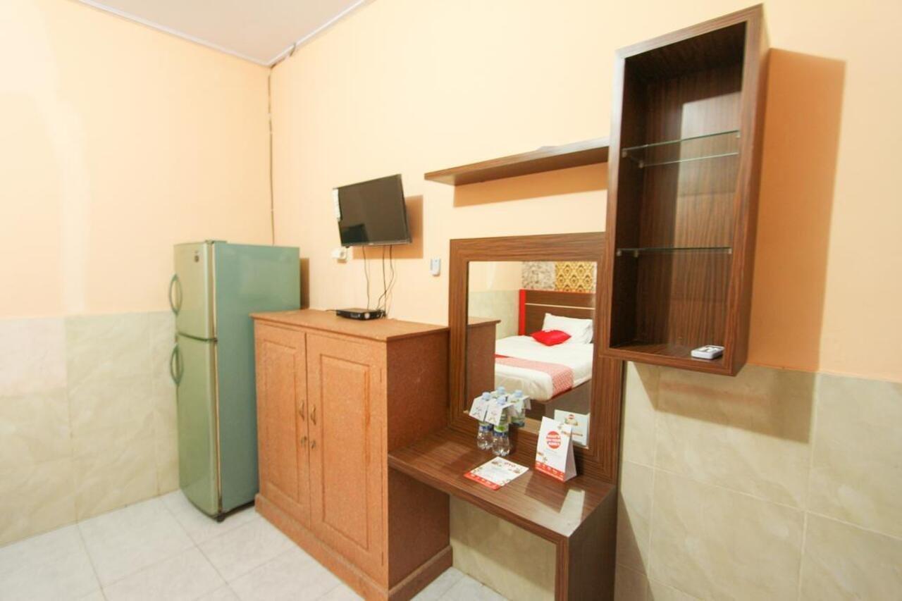 Oyo 1594 Al Firdausi Residence Баньюванги Экстерьер фото