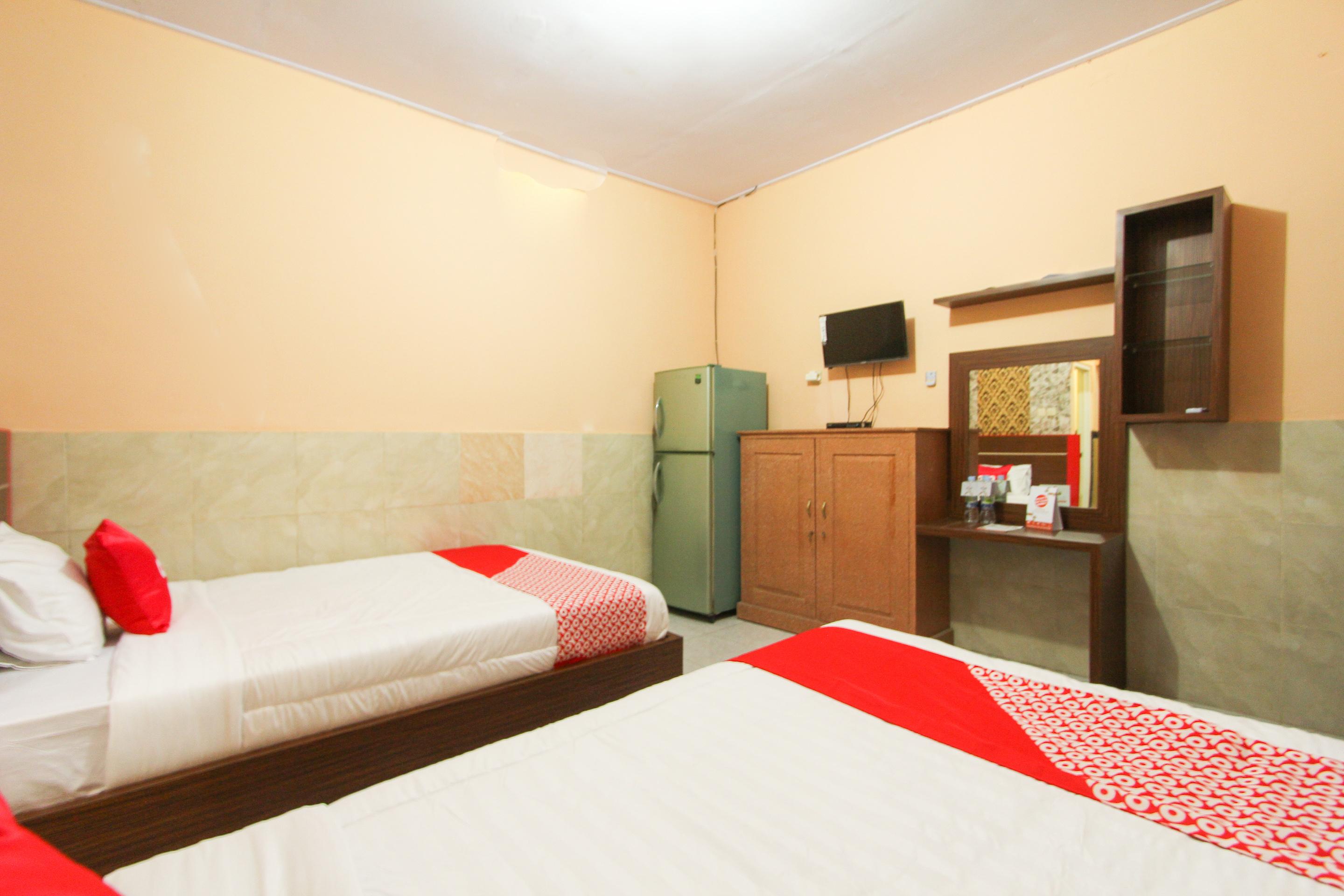 Oyo 1594 Al Firdausi Residence Баньюванги Экстерьер фото