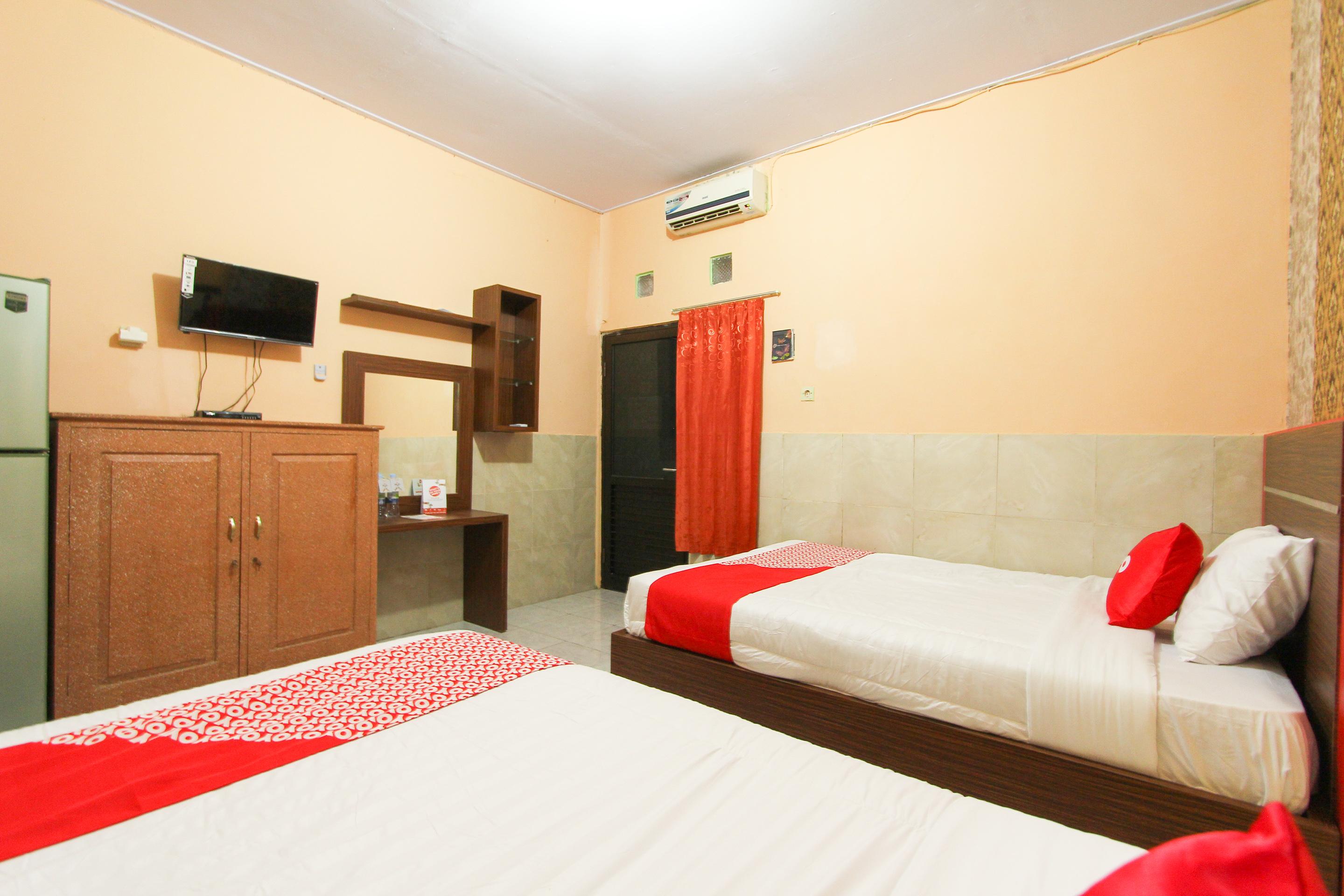 Oyo 1594 Al Firdausi Residence Баньюванги Экстерьер фото