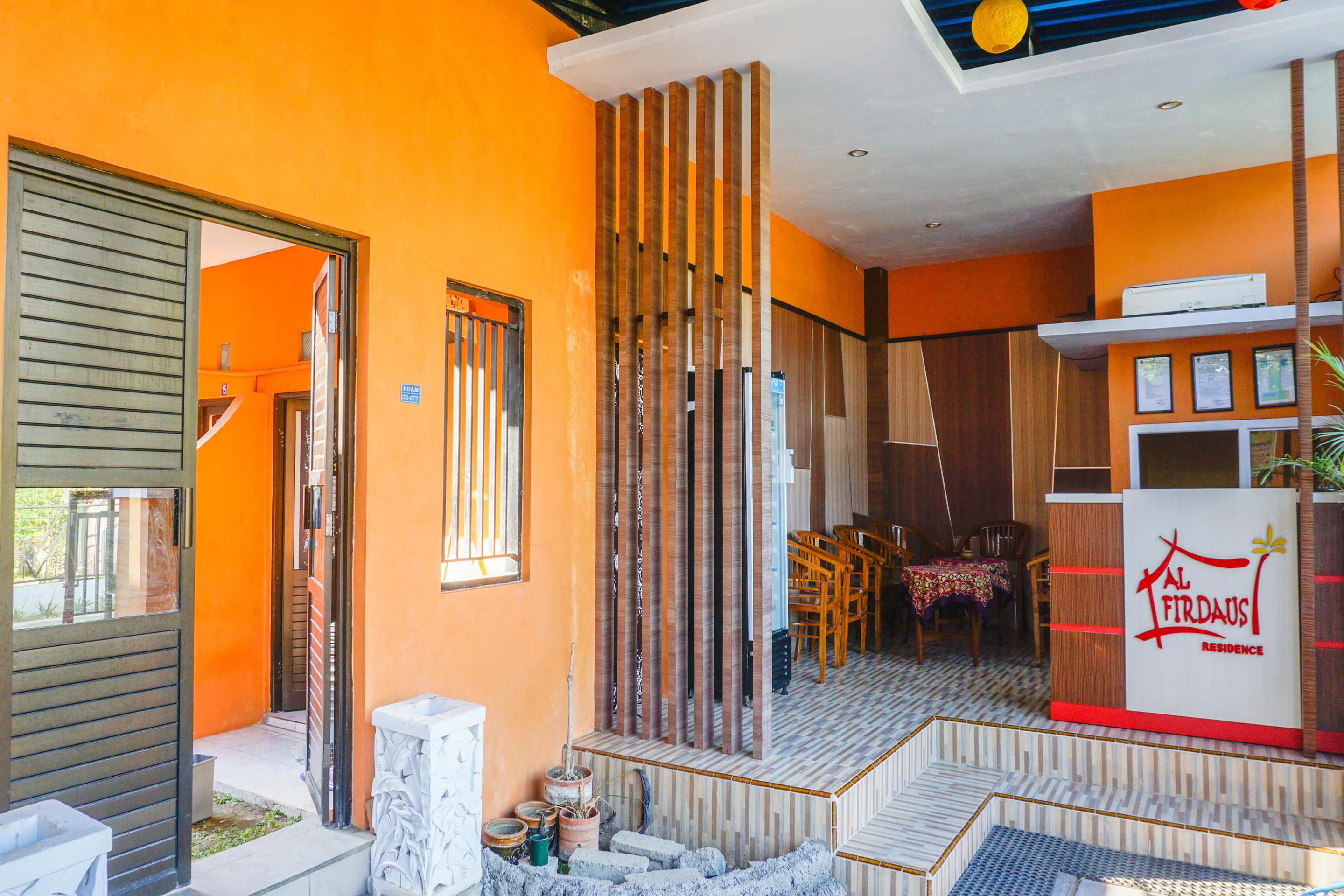 Oyo 1594 Al Firdausi Residence Баньюванги Экстерьер фото